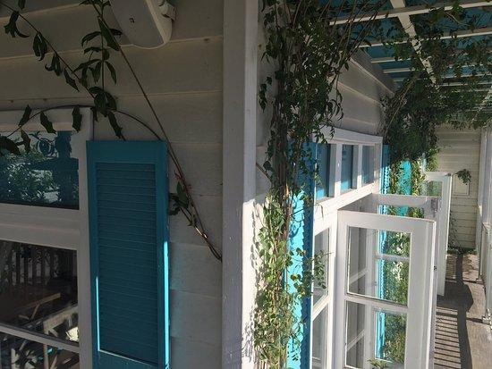 De Los Santos Pasteles y Cafe